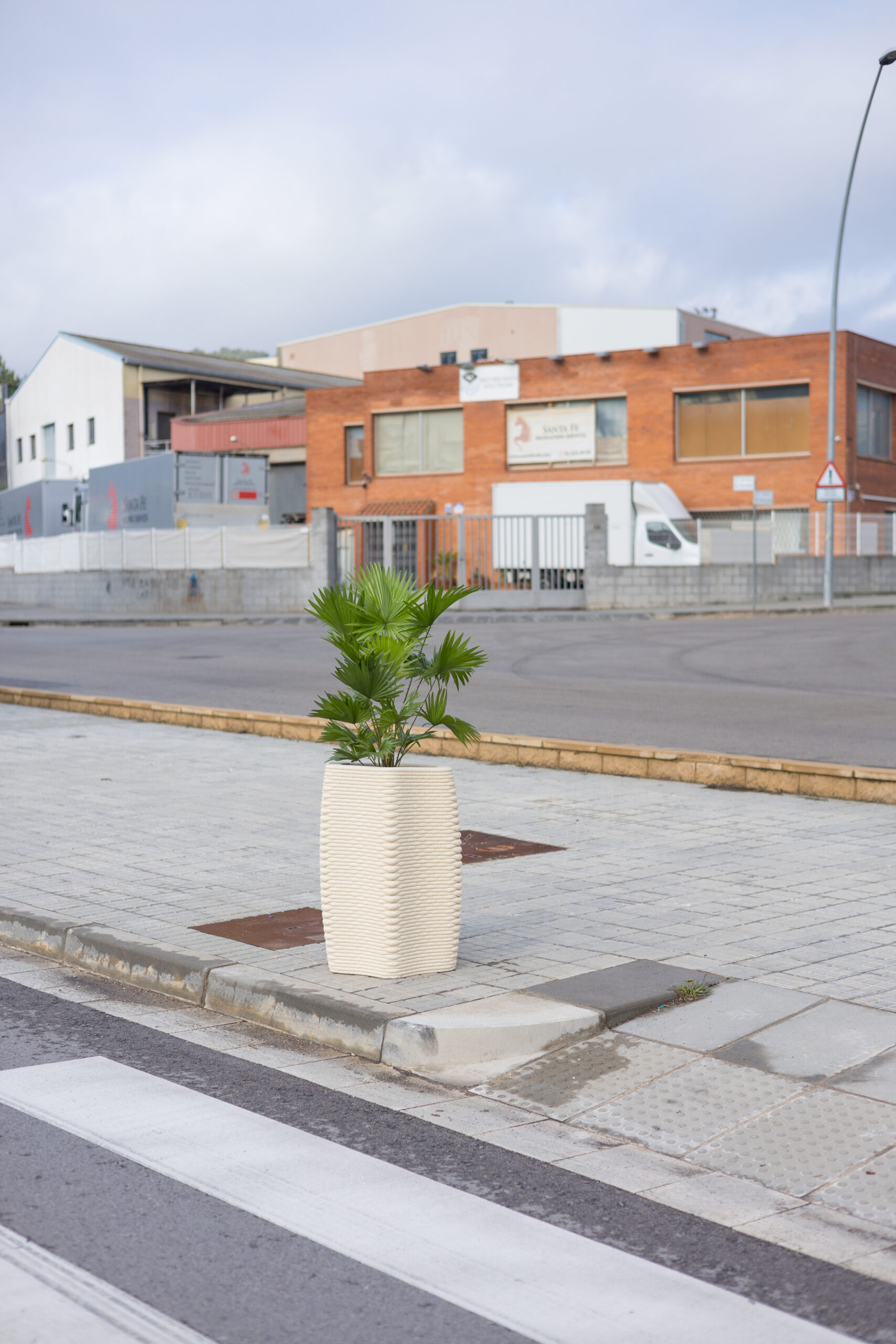Detalle de mobiliario urbano impreso en 3D en hormigón