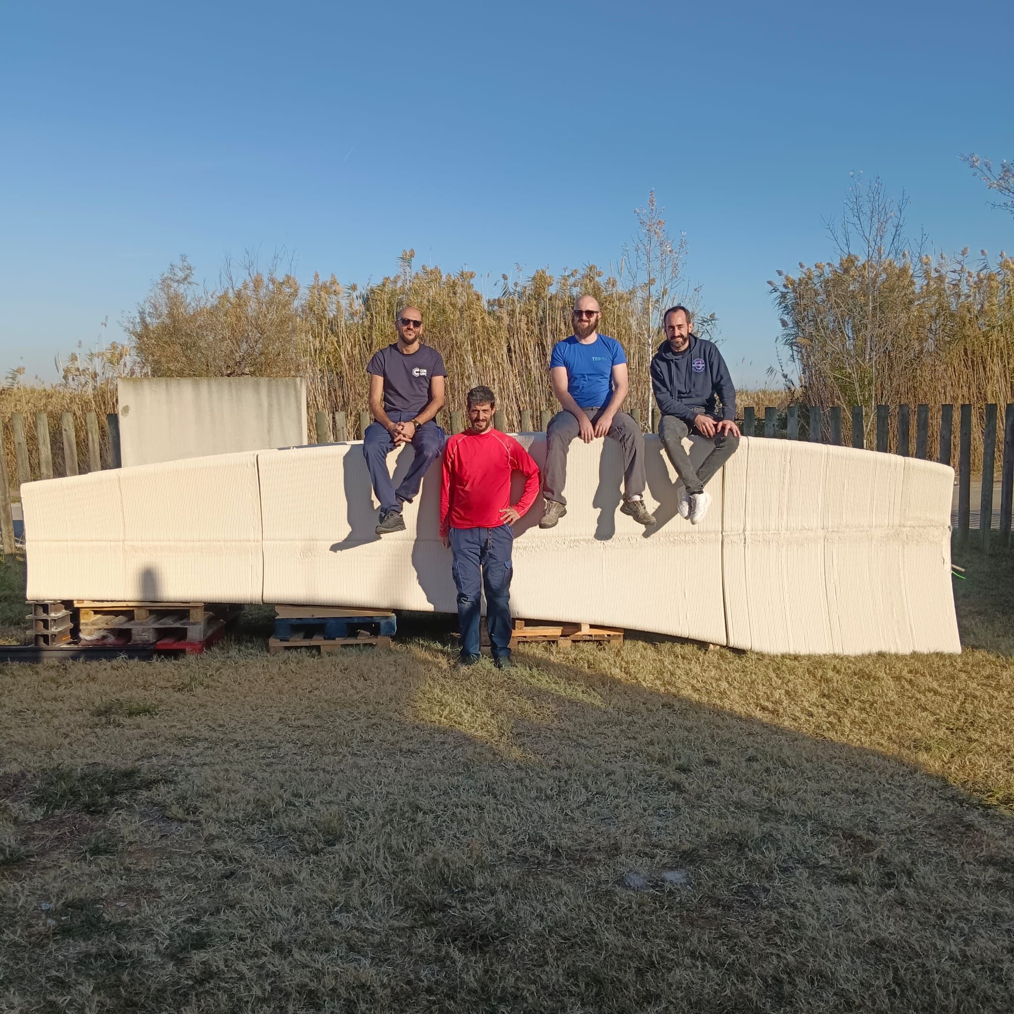 Puente peatonal ensamblado fabricado mediante impresión 3D de hormigón