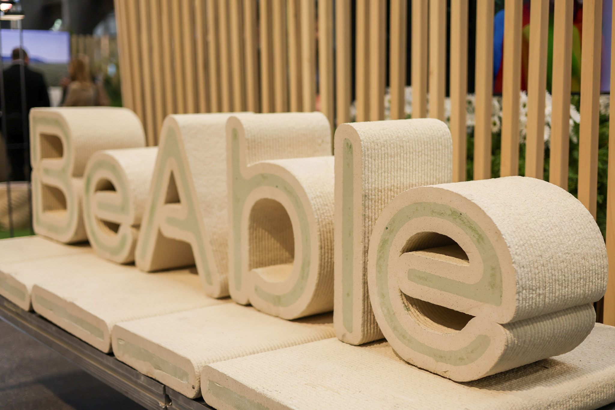 Letras corpóreas BeAble Capital impresas en 3D en hormigón para Science for Industry 2026